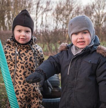 Børnehavebørnene elsker leg udenfor hos Eventyrhust ved Nykøbing Mors